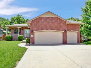 611 E Hedgewood Ct, Andover, KS 67002