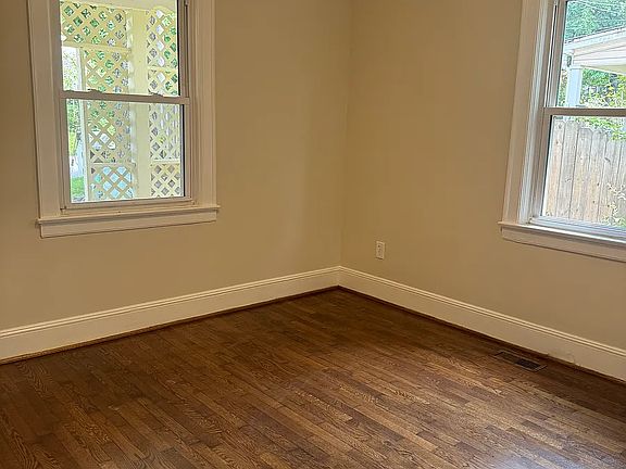 4th image of 215 McCoy St