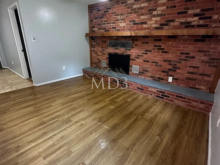418 Millman Dr — Photo 3