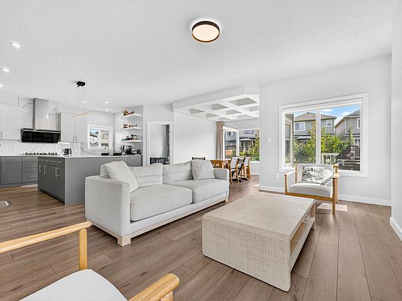 5th image of 5738 Cautley Cres SW
