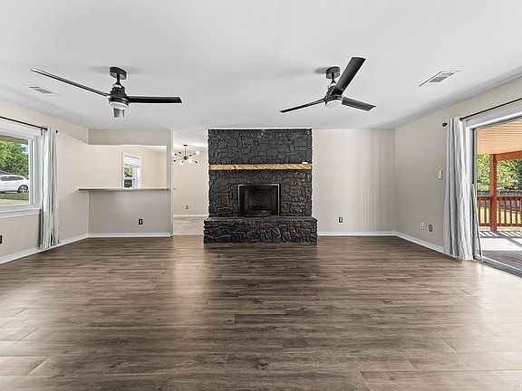 5th image of 103 Longleaf Ct