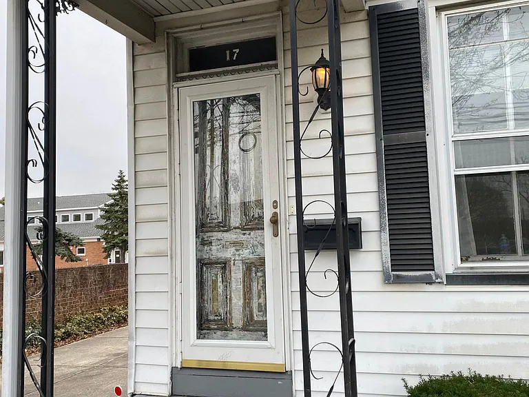 17 Walnut St — Photo 1