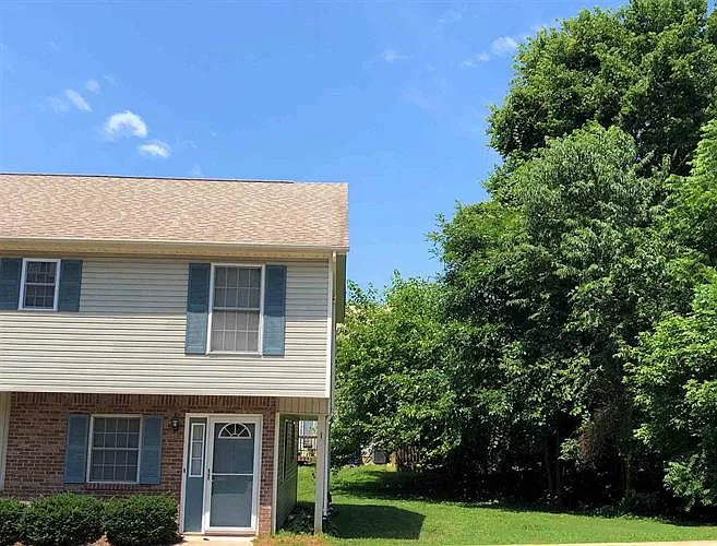 819 E Sherwood Hills Dr photo 1