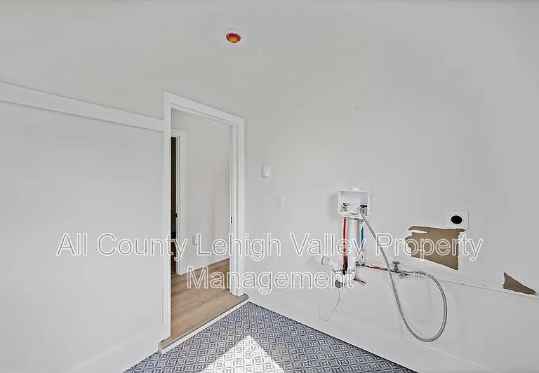 122 E Goepp St #1 — Photo 9