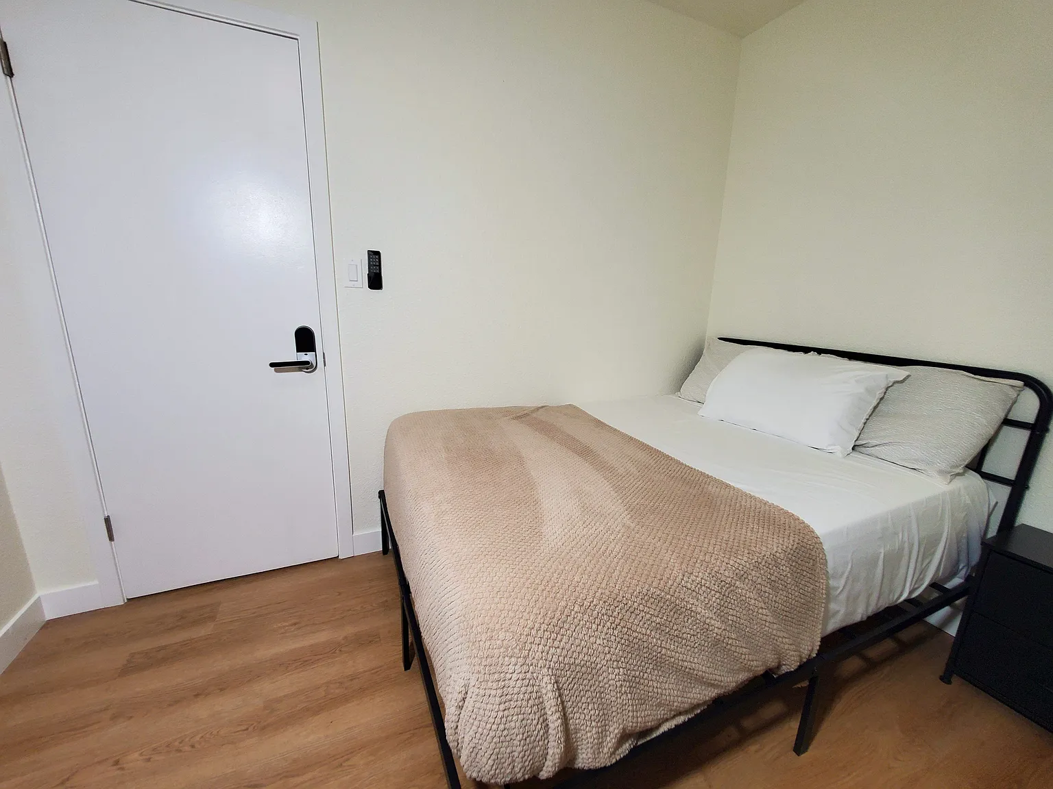 4 bed, 2.0 bath, 1630 sqft, $810 — Photo 3