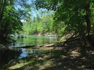 1136 Whispering Woods Dr, Morganton, NC 28655