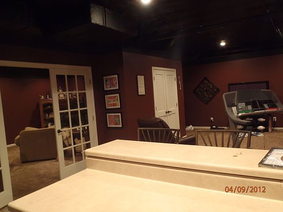 Finished Basement with Full Bath and wetbar