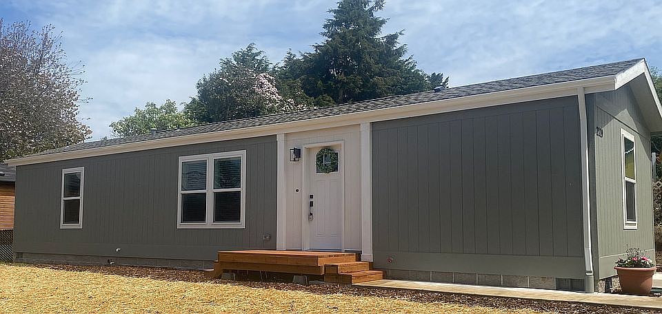 1st image of 2119 SE 8th St