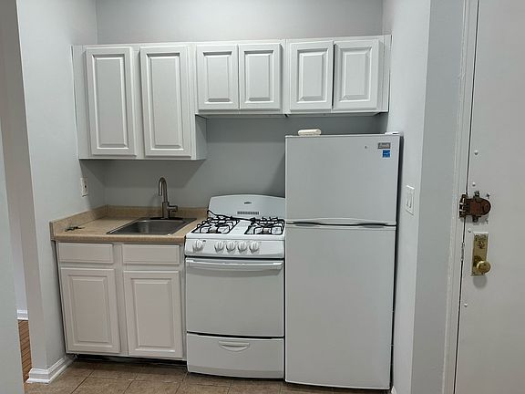 3rd image of 423 E 77th St APT 3B