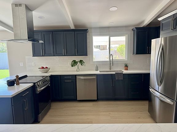 3rd image of 2807 Angell Ave