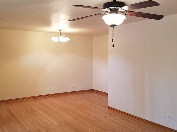 3rd image of 225 Western Dr
