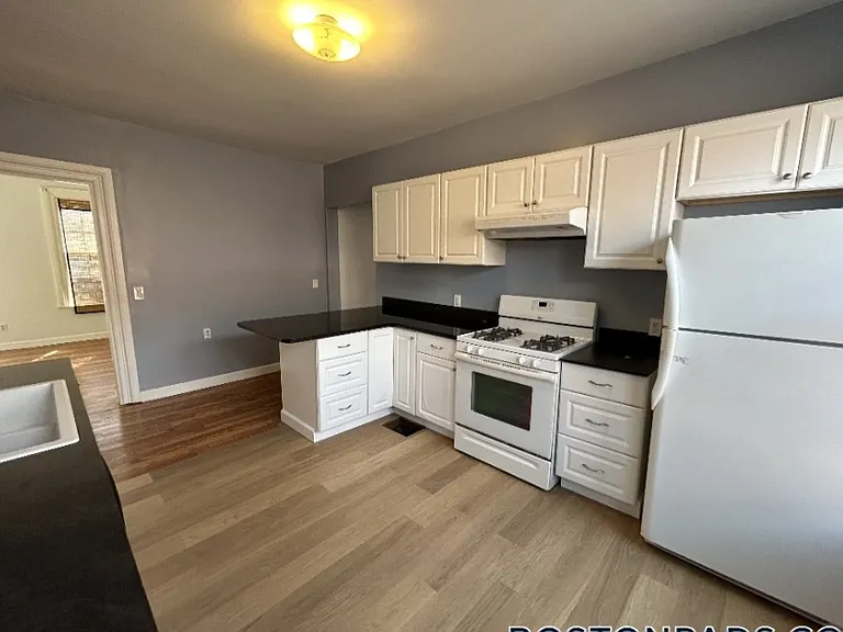 926 Walnut St — Photo 2