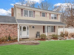 6 Cross Ct, Shoreham, NY 11786