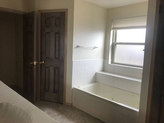 5th image of 1421 Flintridge Ave