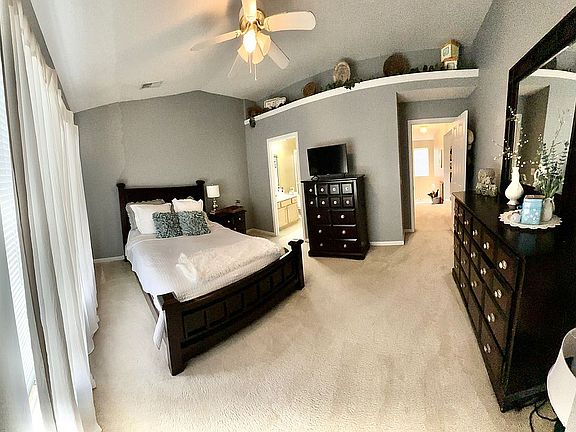 4th image of 3927 Crestside Ct