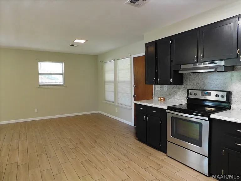 733 Gillespie St — Photo 9