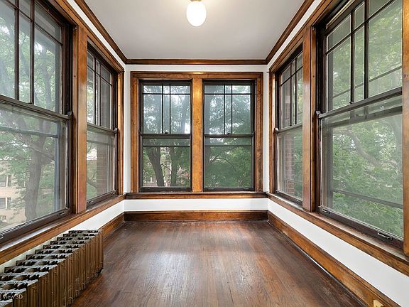 3rd image of 4436 N Artesian Ave #3