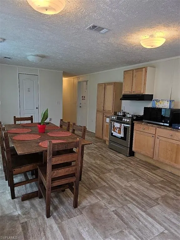 3 bed, 2.0 bath, 949 sqft, $1,400 — Photo 4