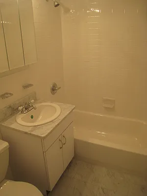 Rented by City Connections Realty | media 7