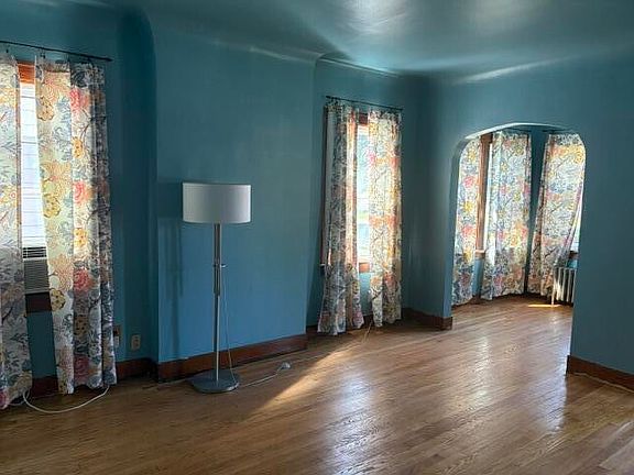 5th image of 2125 Lake Ave