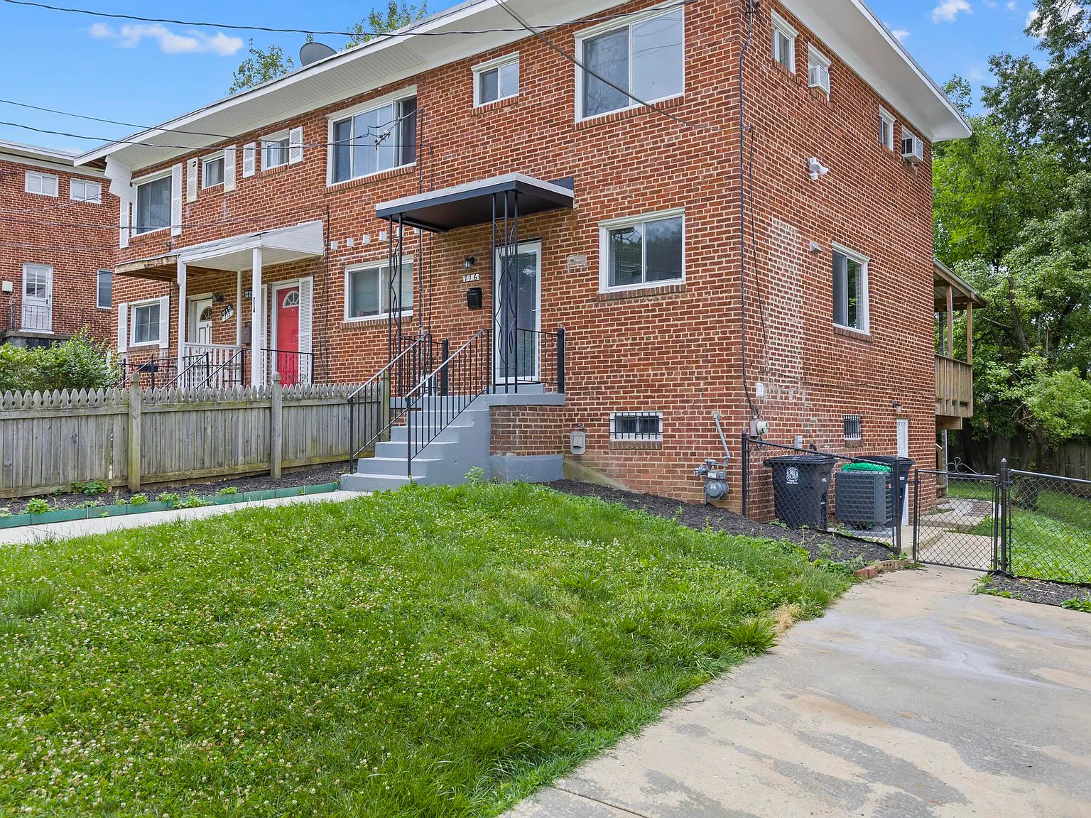 3 bed, 1344 sqft, $2,300 — Photo 4