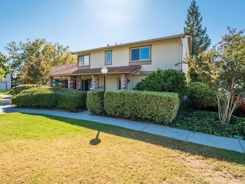 1st image of 415 Colony Cove Dr
