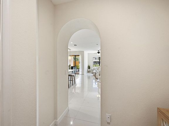 5th image of 10415 Wellington Parc Dr