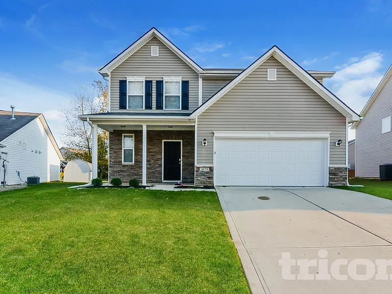 4279 Round Lake Bnd — Photo 1