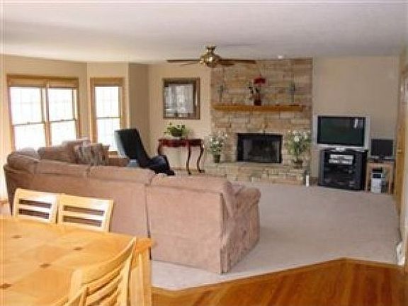 4th image of 1043 Cedarwood Ln