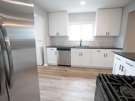 5th image of 13430 Charlotte Ave