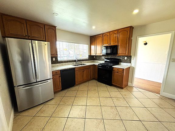 4th image of 8578 Deervale Rd