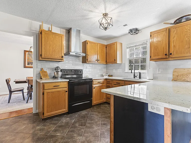 118 Archdale Dr — Photo 10