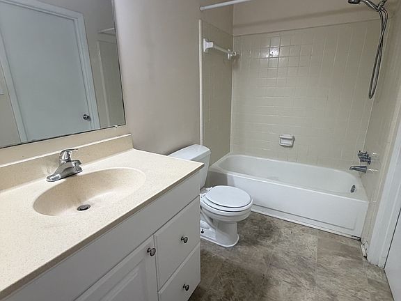 4th image of 401 N Cromwell Rd APT D7
