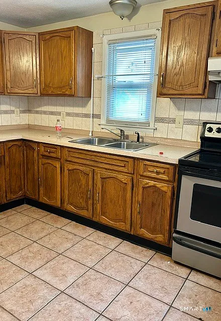 4 bed, 1.5 bath, 1188 sqft, $2,400 — Photo 3