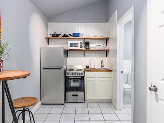3rd image of 314 Roosevelt Ave Unit 2