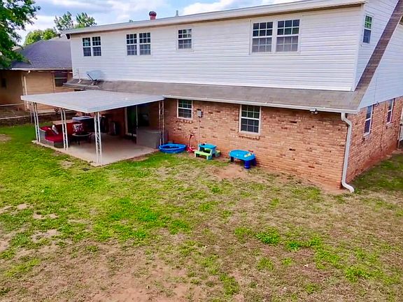 2nd image of 3301 Oak Grove Dr