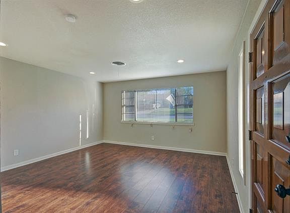4th image of 3548 Westfield Ave