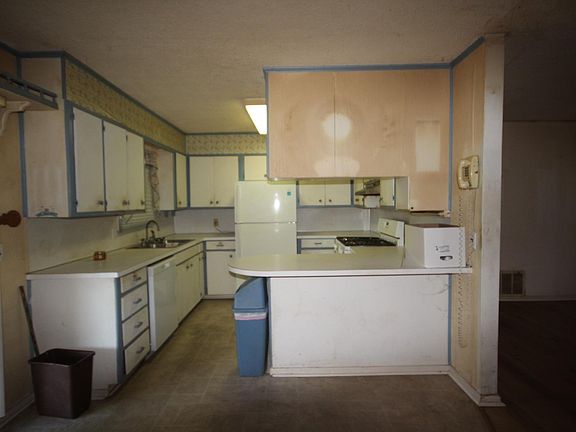 2nd image of 249 E Hempstead St #326