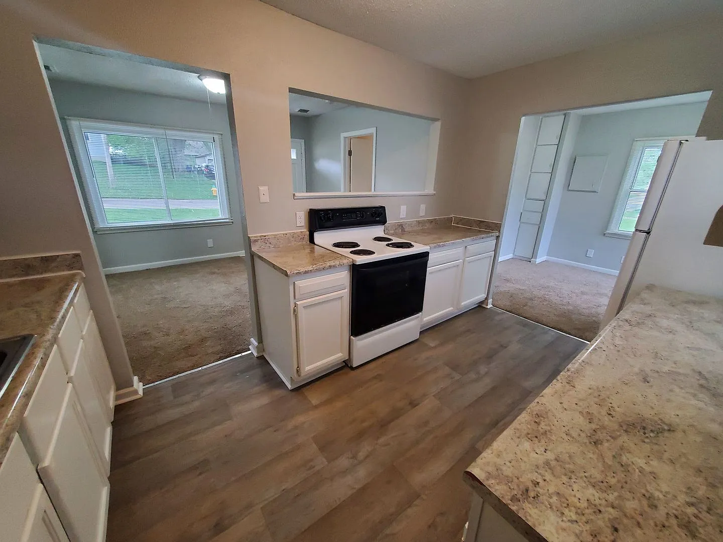 1 bedroom rental home with 2 car garage! — Photo 3