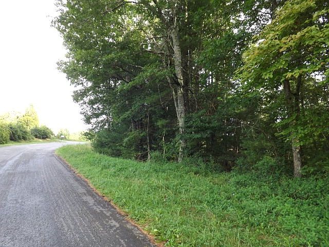 2nd image of 4 River Hill Rd