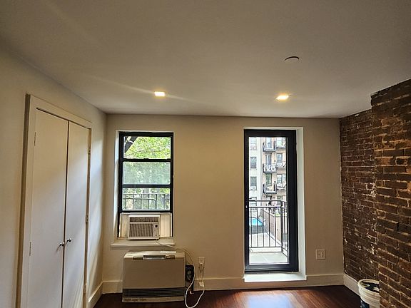 2nd image of 516 E 6th St APT 5a