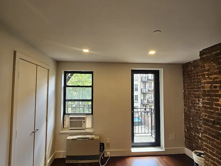 516 E 6th St #3A — Photo 3