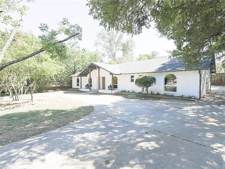 4704 Woodside Dr — Photo 20