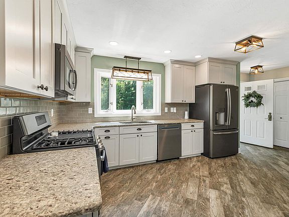 3rd image of 7C Gagnon Hill Road