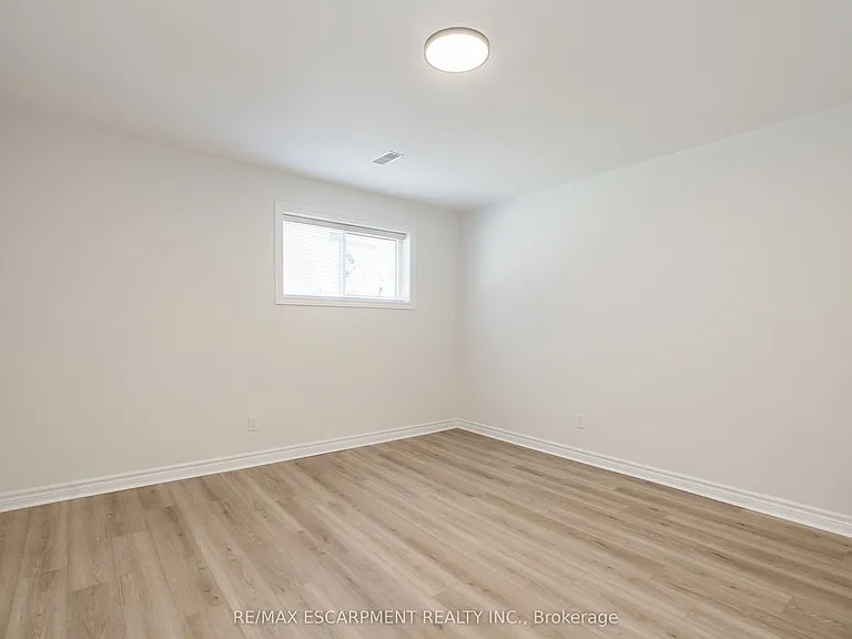 7669 Alpine Dr #LOWER — Photo 13