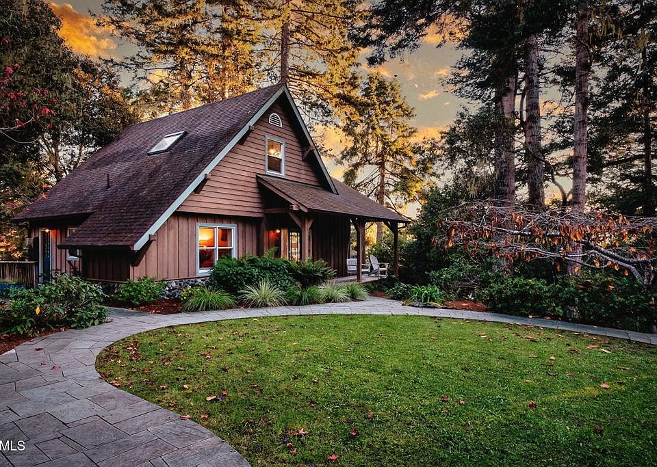 1st image of 44751 Crestwood Dr