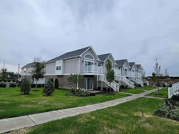 Well Maintained Units with Front and side lawn
