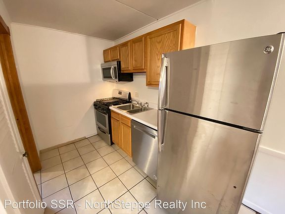 4th image of 2232 N High St #2878026