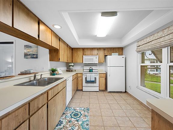 4th image of 2060 SHEFFIELD COURT
