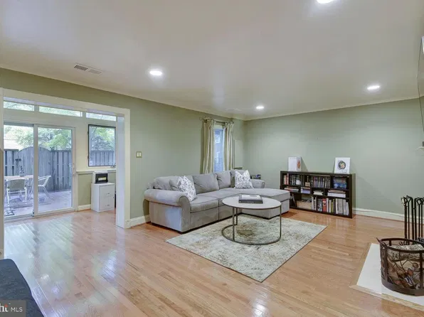 6916 McLean Park Manor Ct, Mc Lean, VA 22101